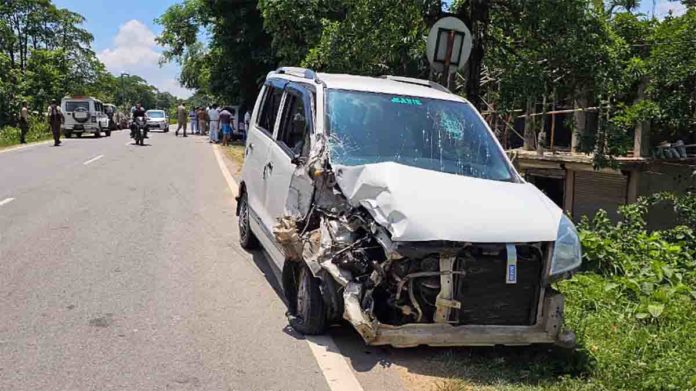 Road Accident in Silchar Srikona Leaves Five Injured, Including School Children and Women